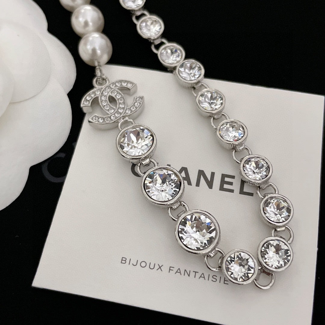 Chanel Pearls Crystals 18K Gold Necklace product image 7, provided for visual reference and product detail review