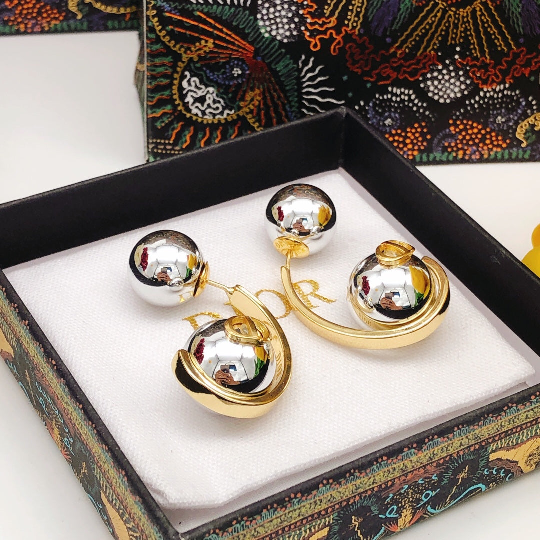Dior Tribales 18K Gold Earrings product image 6, provided for visual reference and product detail review