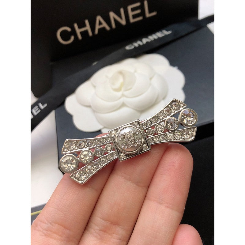 Chanel Bow Tie Diamond 18K Gold Brooch product image 4, provided for visual reference and product detail review