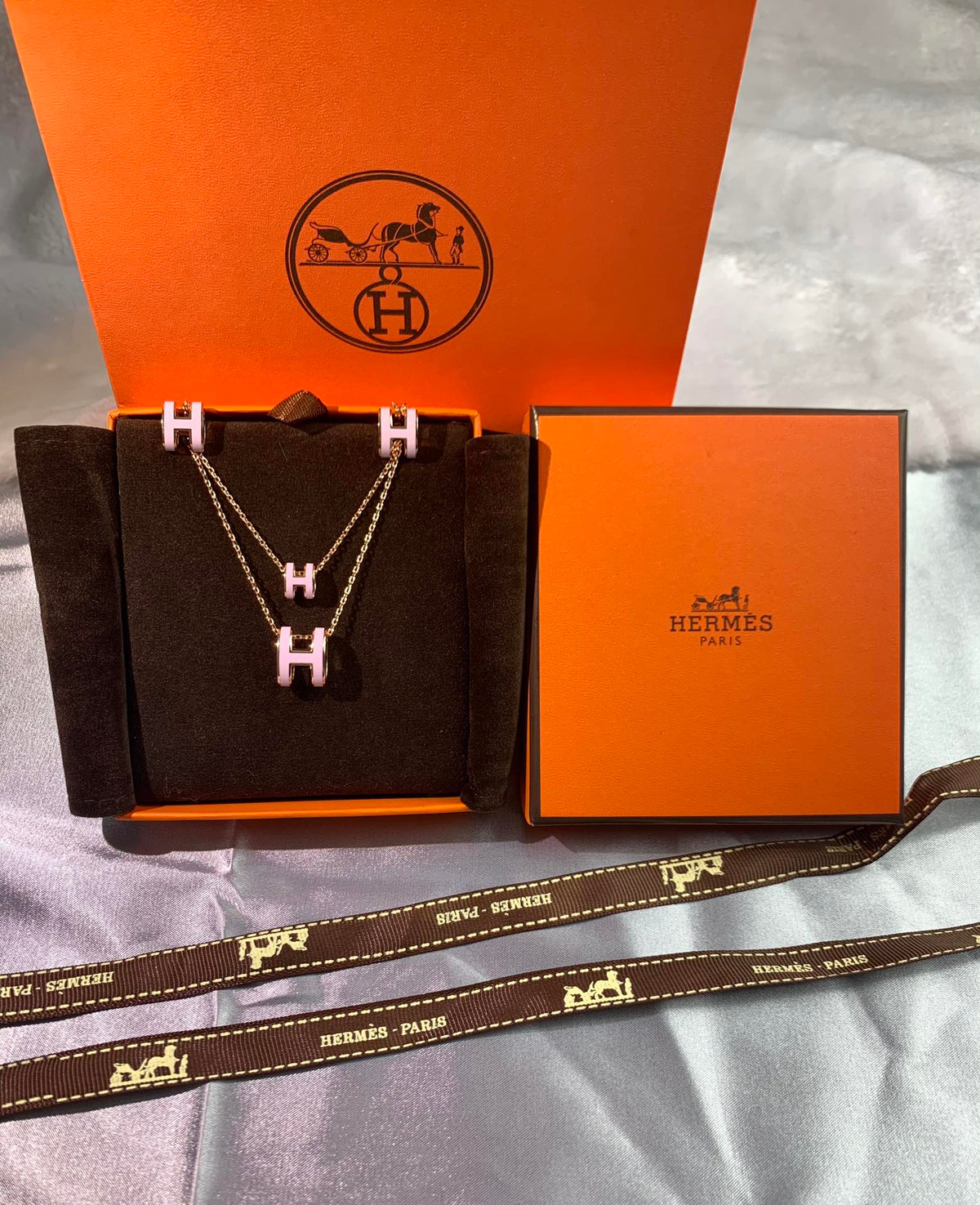 Hermes Mini Pop Pink 18K Gold Necklace product image 7, provided for visual reference and product detail review