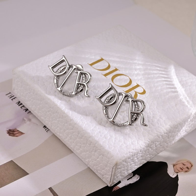 Dior 18K Gold Earrings product image 1, provided for visual reference and product detail review