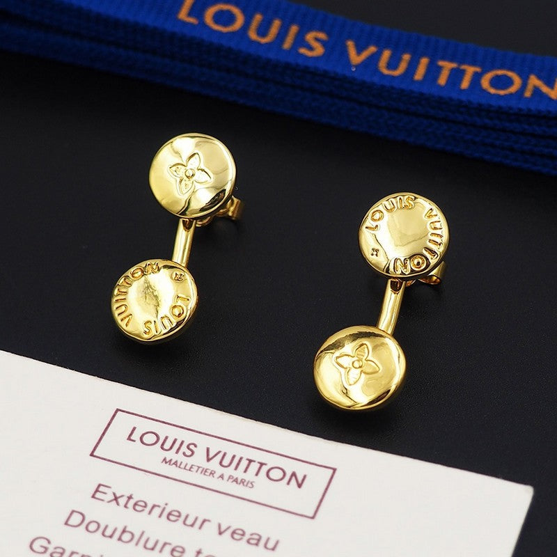 Louis Vuitton Studs 18K Gold Earrings product image 14, provided for visual reference and product detail review