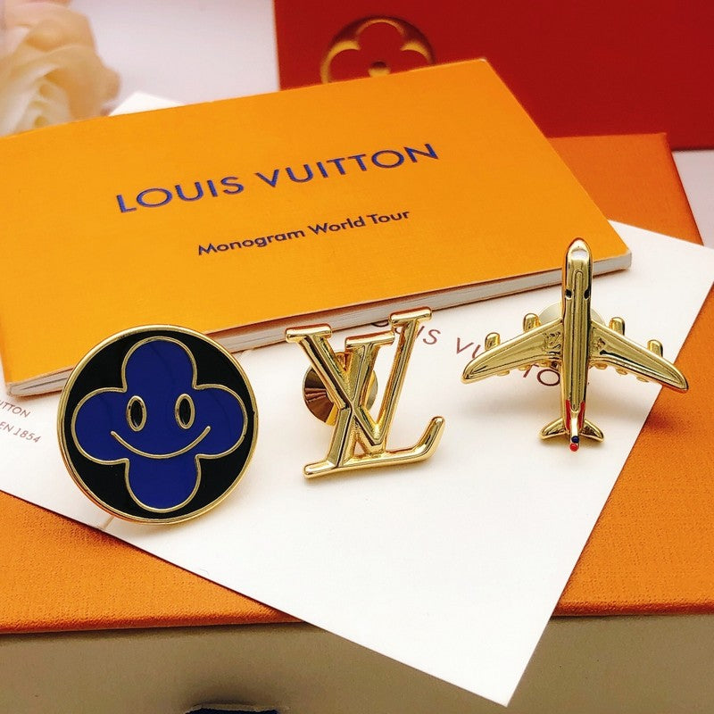 Louis Vuitton Plane 18K Gold Brooch product image 3, provided for visual reference and product detail review