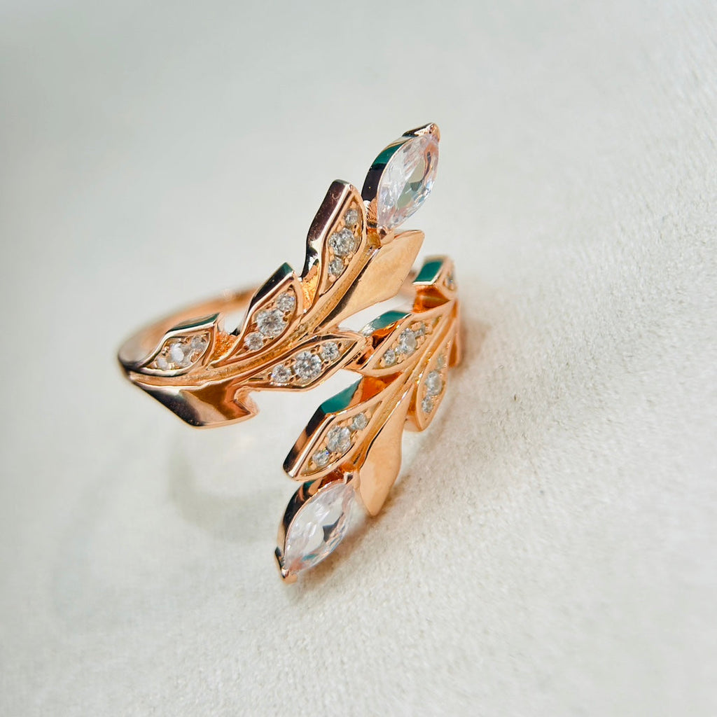 Tiffany Victoria Vine Bypass 18K Gold Ring product image 3, provided for visual reference and product detail review
