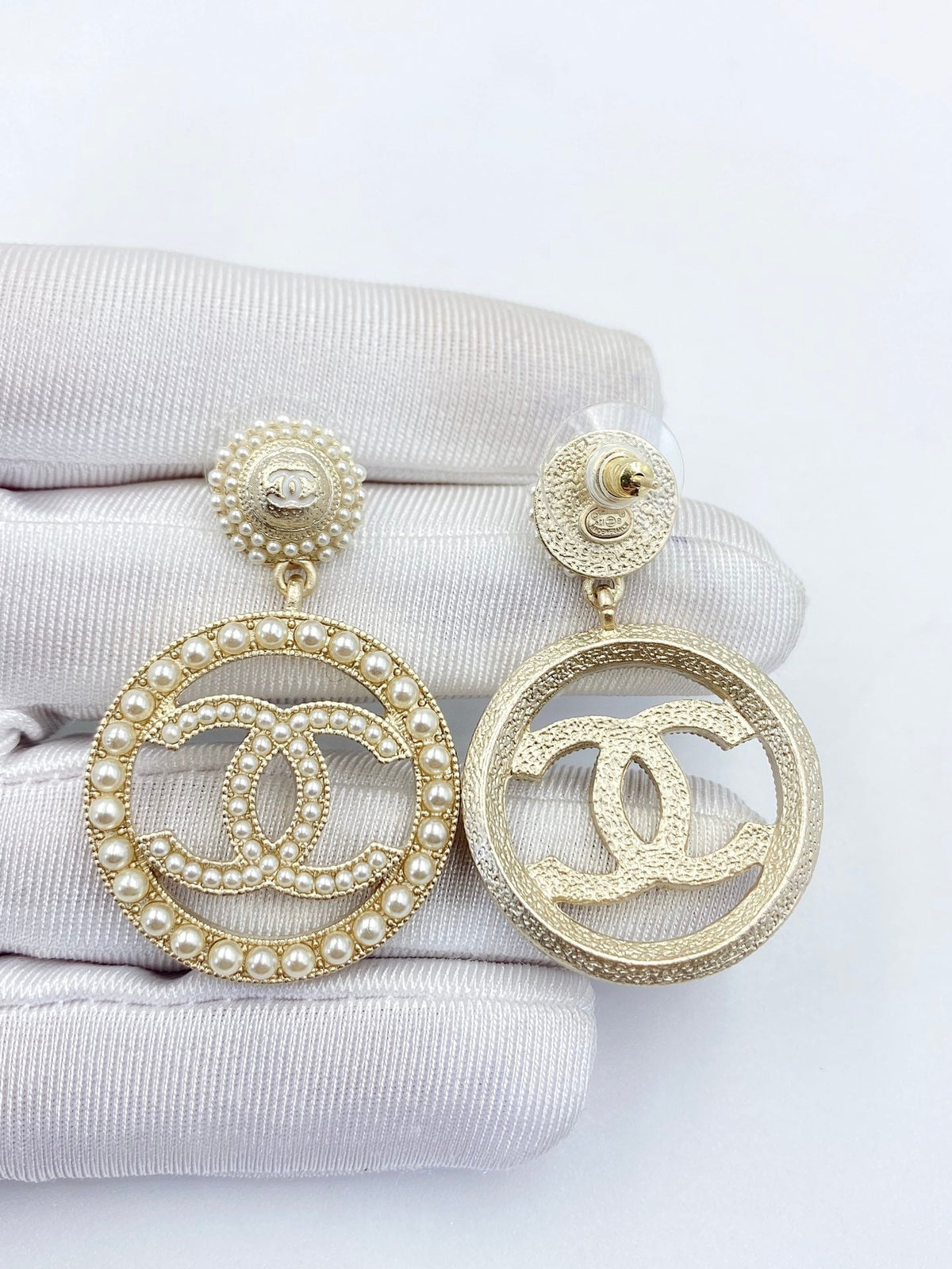 Chanel Pearl 18K Gold Earrings product image 2, provided for visual reference and product detail review