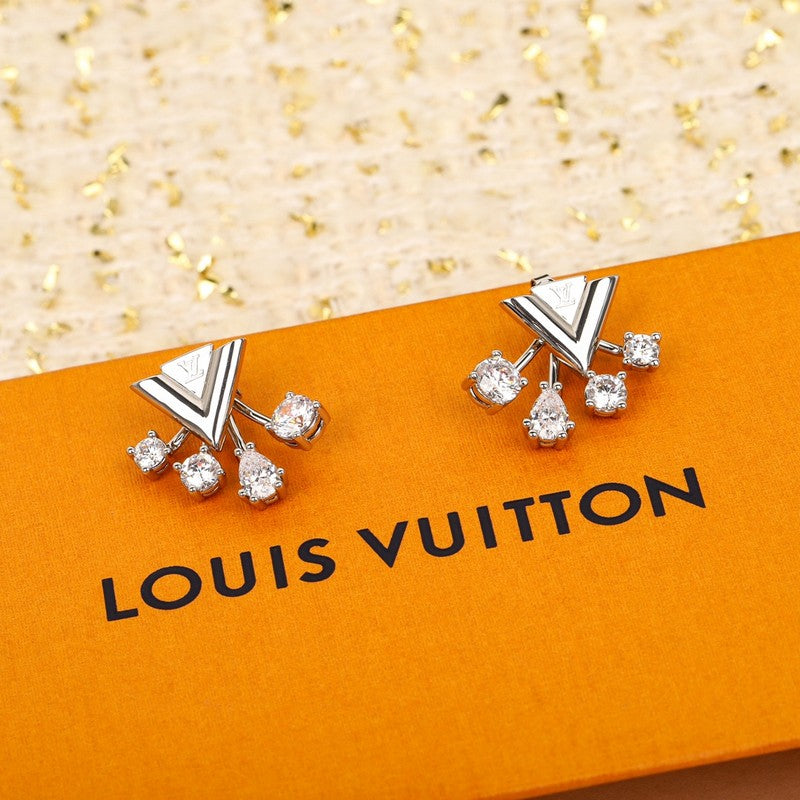 Louis Vuitton Diamomd 18K Gold Earrings product image 1, provided for visual reference and product detail review