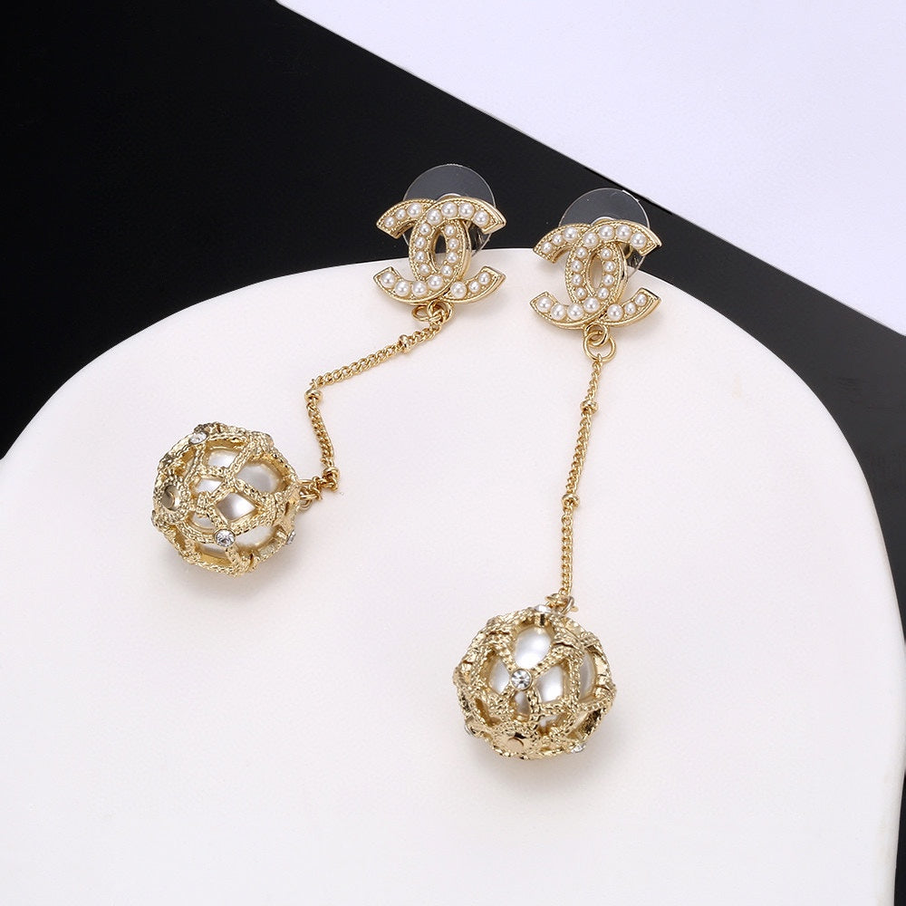 Chanel Pearl Long 18K Gold Earrings product image 4, provided for visual reference and product detail review