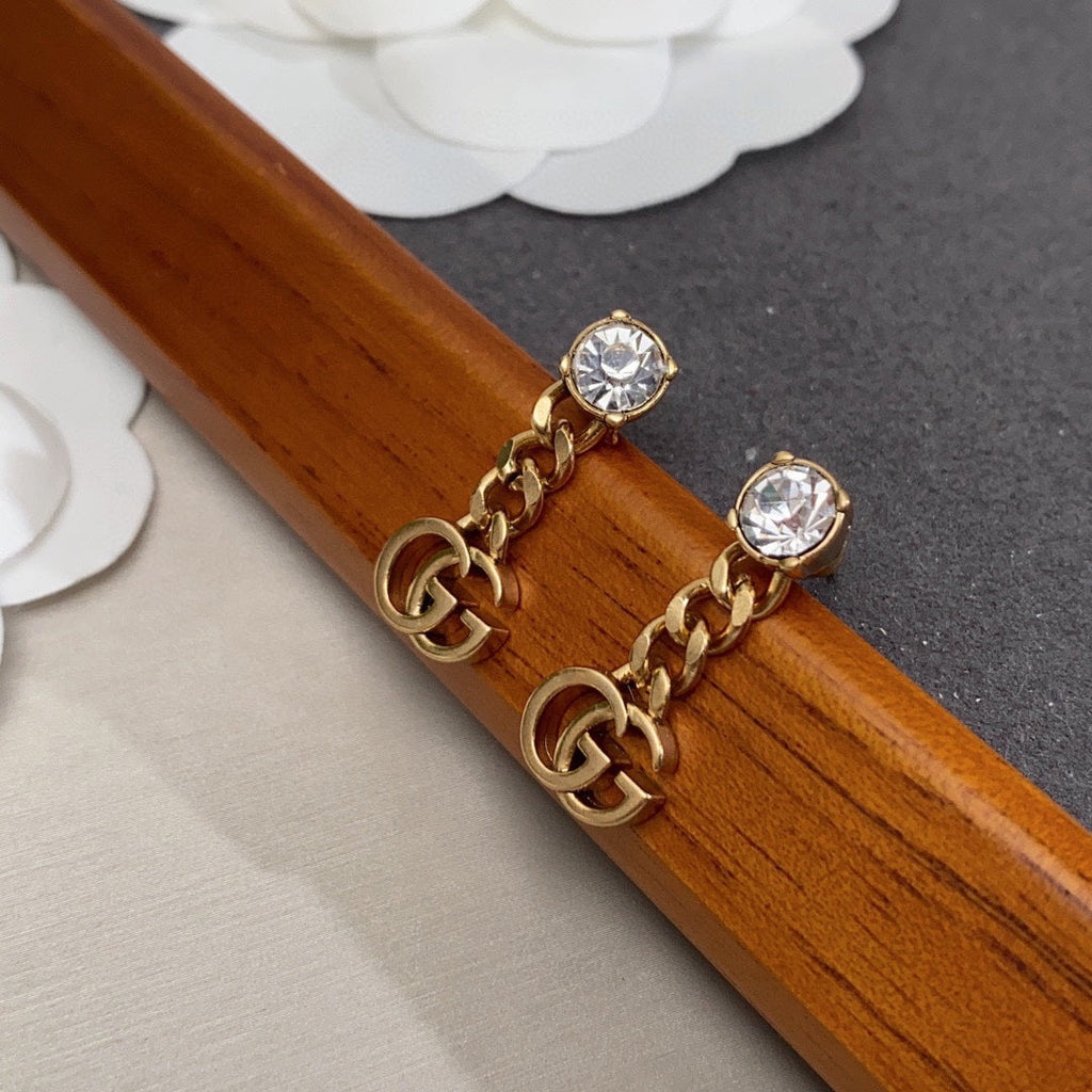 Gucci Double Crystal Chain 18K Gold Earrings product image 7, provided for visual reference and product detail review