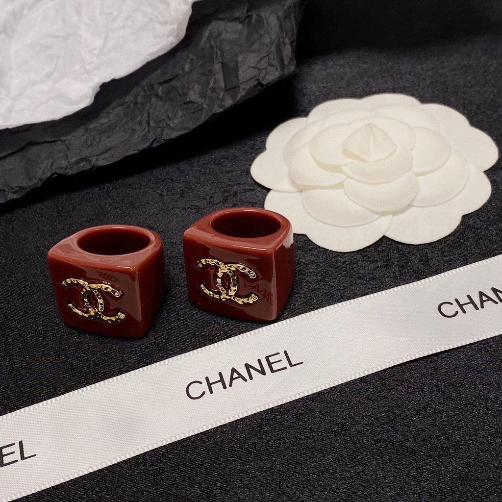 Chanel Vintage Red 18K Gold Ring product image 4, provided for visual reference and product detail review