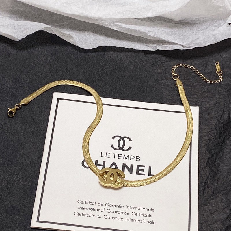 Chanel Gold Choker 18K Gold Necklace product image 4, provided for visual reference and product detail review