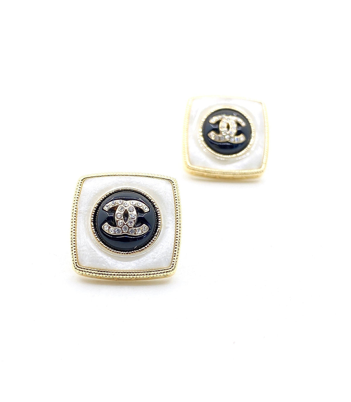 Chanel Pearl Square 18K Gold Earrings product image 3, provided for visual reference and product detail review