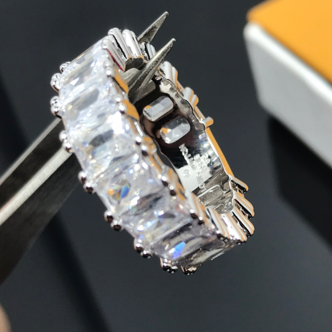 Louis Vuitton Crystals 18K Gold Ring product image 2, provided for visual reference and product detail review