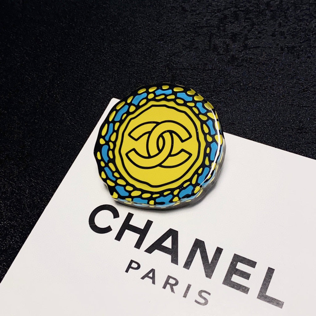 Chanel Color 18K Gold Brooch product image 5, provided for visual reference and product detail review