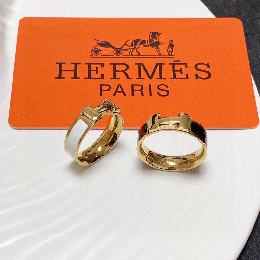 Hermes Vintage Clic 18K Gold Ring product image 12, provided for visual reference and product detail review