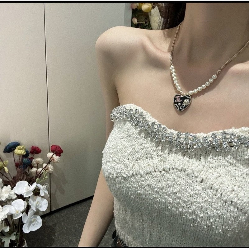 Chanel Pink & Black Heart Pearl 18K Gold Necklace product image 18, provided for visual reference and product detail review