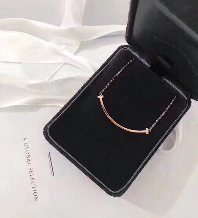 Tiffany Medium Diamond Pendant 18K Gold Necklace product image 6, provided for visual reference and product detail review