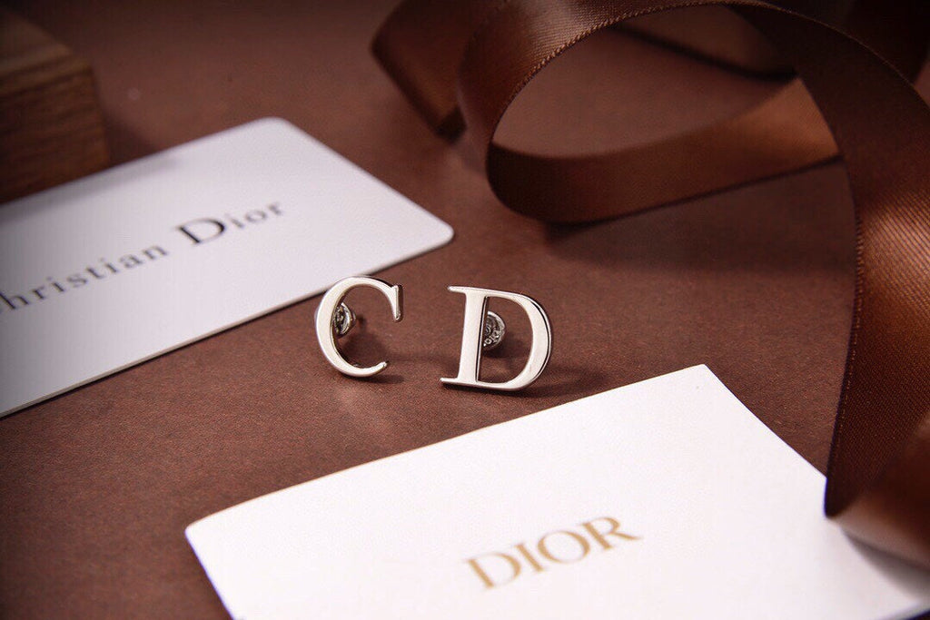 Dior 18K Gold Earrings product image 2, provided for visual reference and product detail review