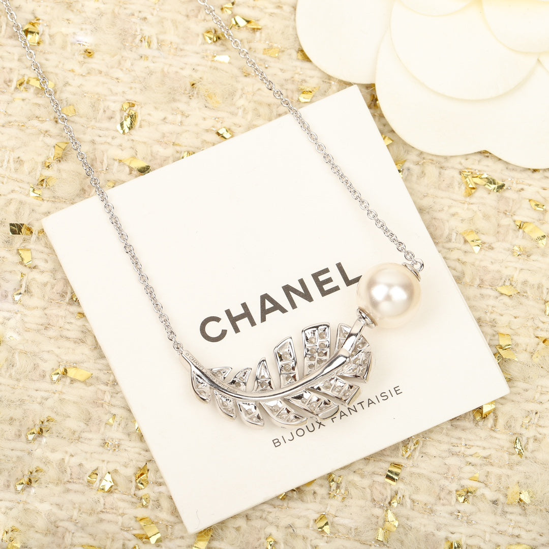 Chanel Plume De 18K Gold Necklace product image 6, provided for visual reference and product detail review