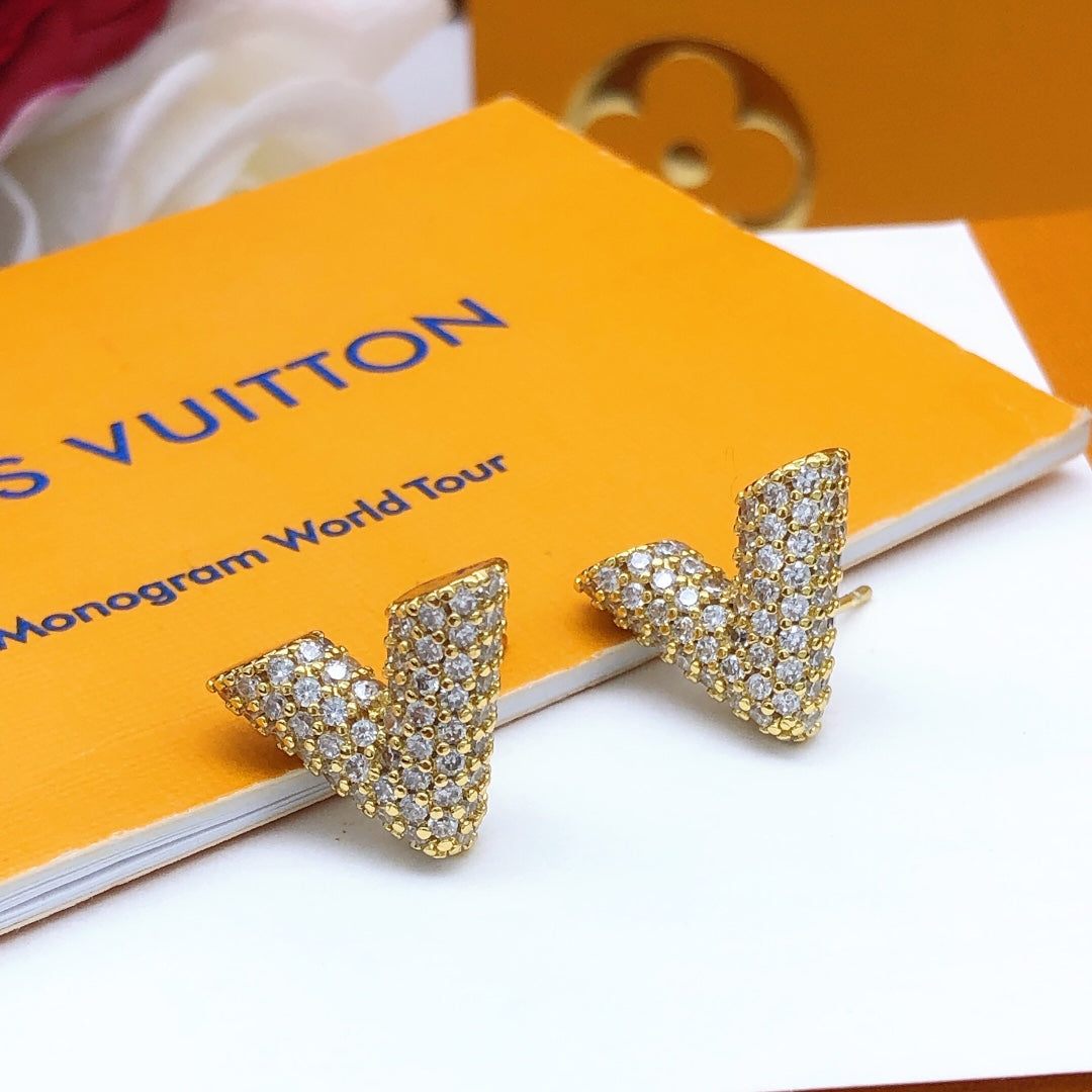 Louis Vuitton Diamonds 18K Gold Earrings product image 4, provided for visual reference and product detail review