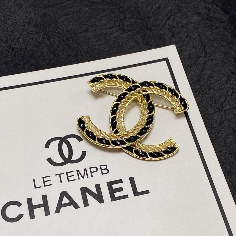 Chanel Leather Gold 18K Gold Brooch product image 4, provided for visual reference and product detail review