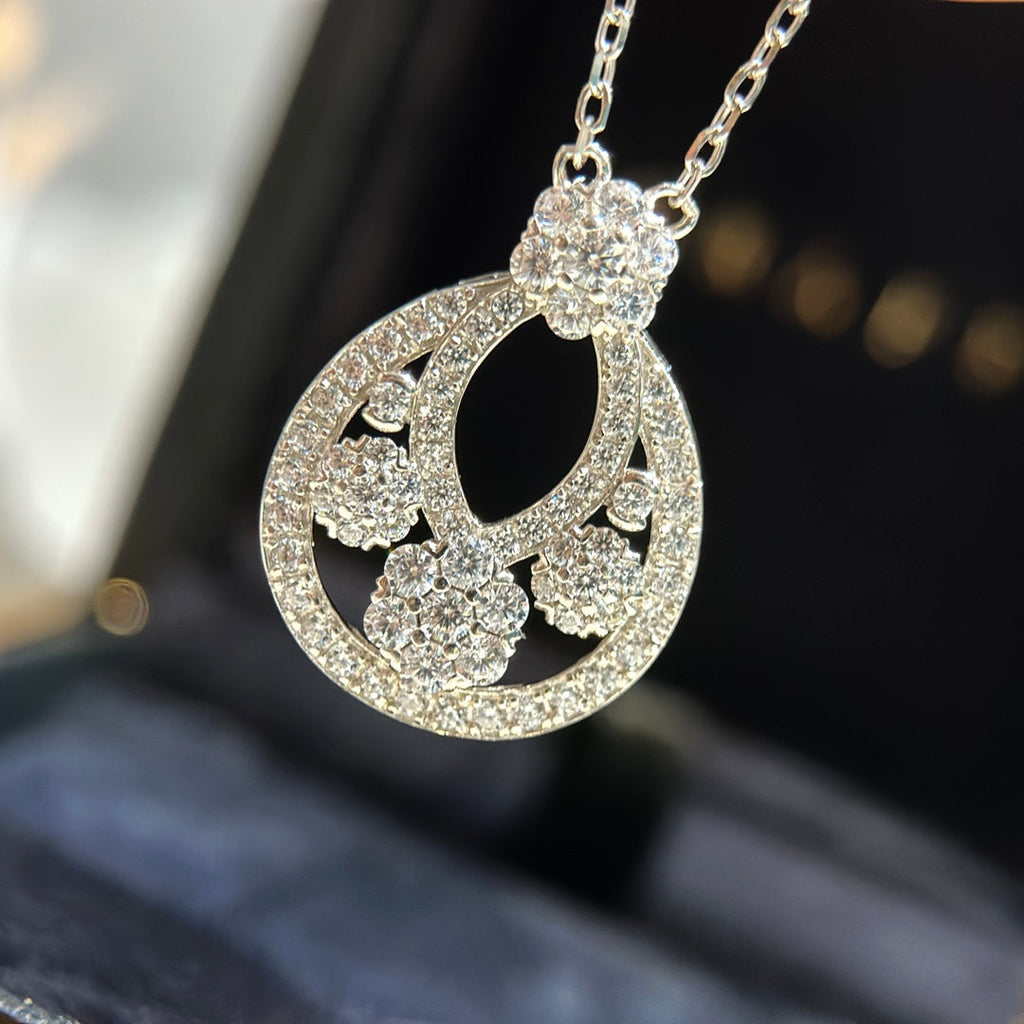 Snowflake 18K Gold Necklace product image 7, provided for visual reference and product detail review