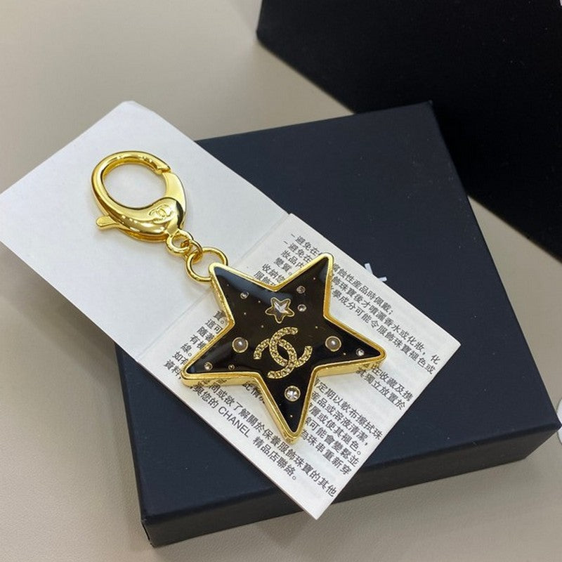 Chanel Black Gold Star 18K Gold Brooch product image 3, provided for visual reference and product detail review