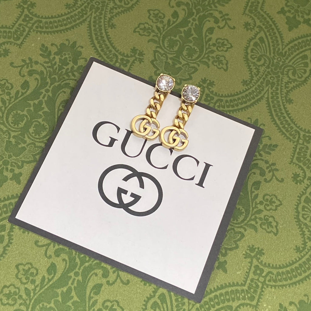 Gucci Double Chain 18K Gold Earrings product image 4, provided for visual reference and product detail review