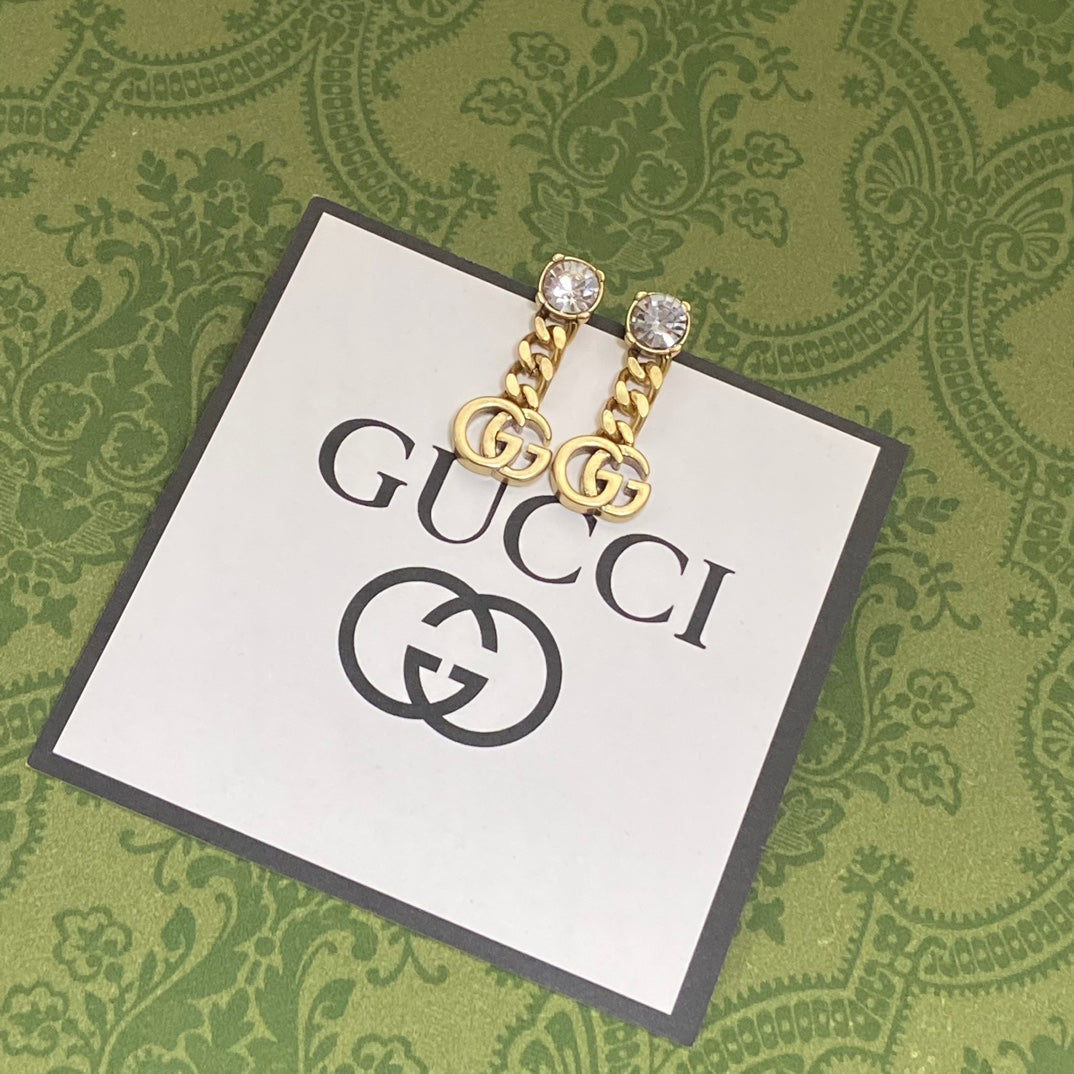 Gucci Double Chain 18K Gold Earrings product image 4, provided for visual reference and product detail review