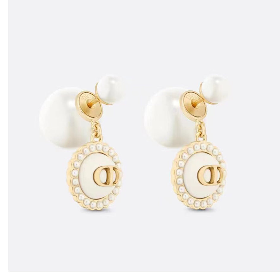Dior Pearls 18K Gold Earrings product image 1, provided for visual reference and product detail review