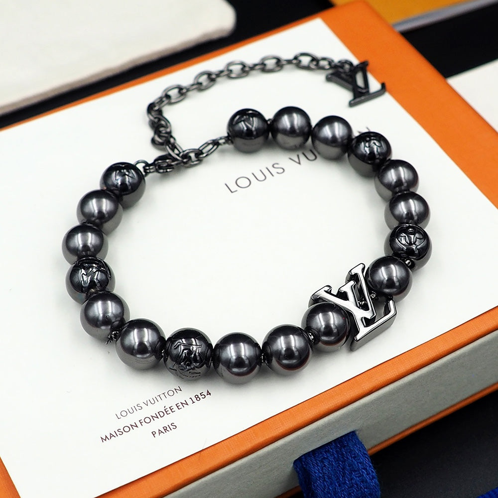 Louis Vuitton Monogram Pearls 18K Gold Bracelet product image 3, provided for visual reference and product detail review