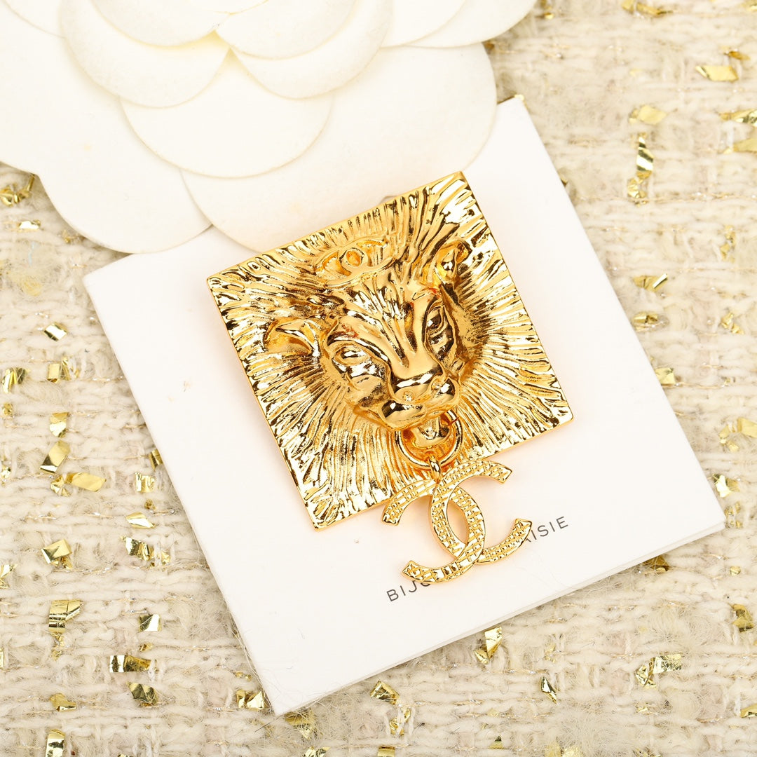 Chanel Tiger 18K Gold Brooch product image 3, provided for visual reference and product detail review