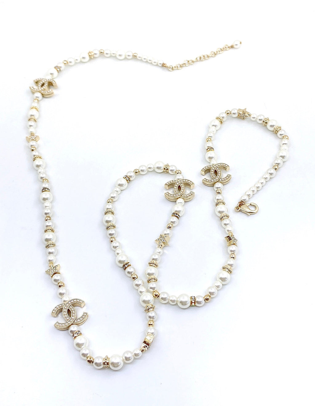 Chanel Pearls 18K Gold Necklace product image 3, provided for visual reference and product detail review