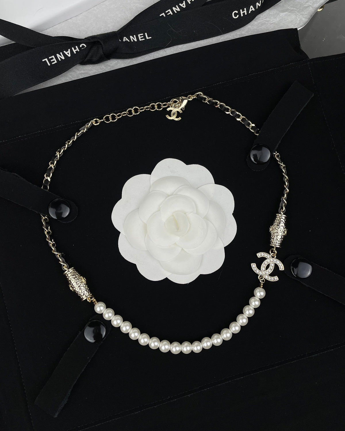 Chanel Crystals Choker 18K Gold Necklace product image 7, provided for visual reference and product detail review
