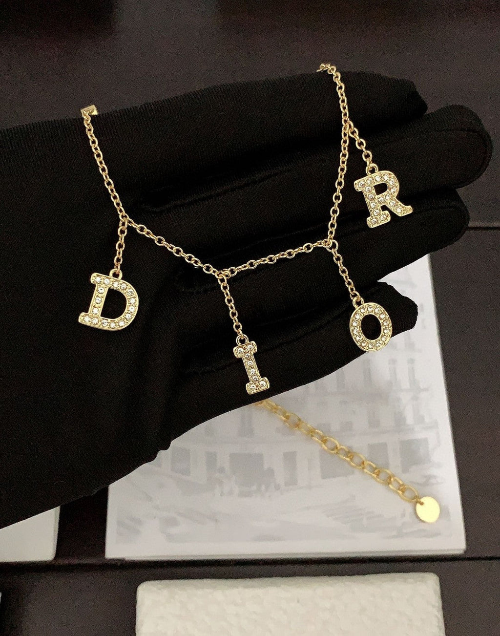 Dior 30 Montaigne 18K Gold Necklace product image 3, provided for visual reference and product detail review