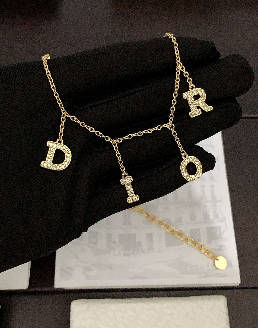 Dior 30 Montaigne 18K Gold Necklace product image 3, provided for visual reference and product detail review