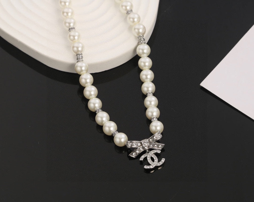 Chanel Centenary Pearls 18K Gold Necklace product image 3, provided for visual reference and product detail review
