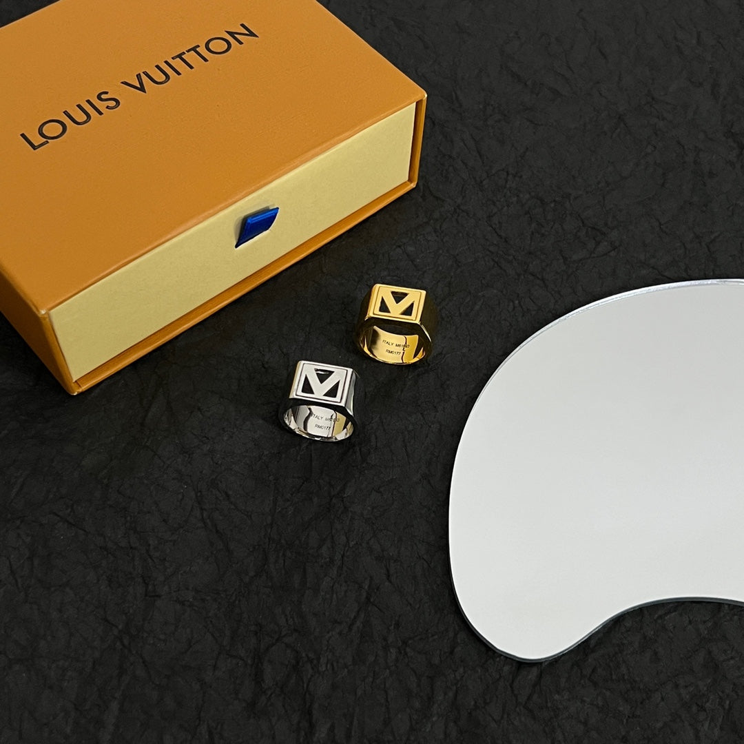 Louis Vuitton Vintage 18K Gold Ring product image 3, provided for visual reference and product detail review
