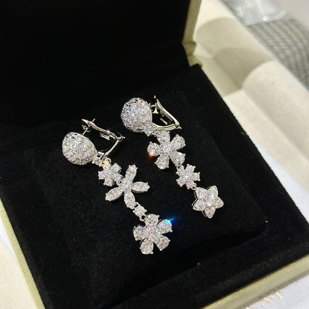 Folie Des Pr ̈¦s 18K Gold Earrings product image 4, provided for visual reference and product detail review