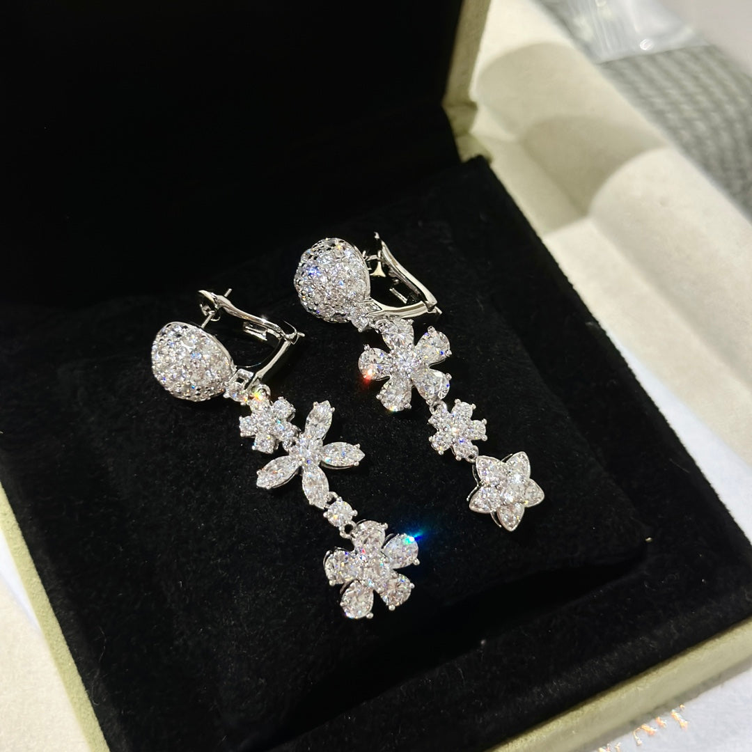 Folie Des Pr ̈¦s 18K Gold Earrings product image 4, provided for visual reference and product detail review