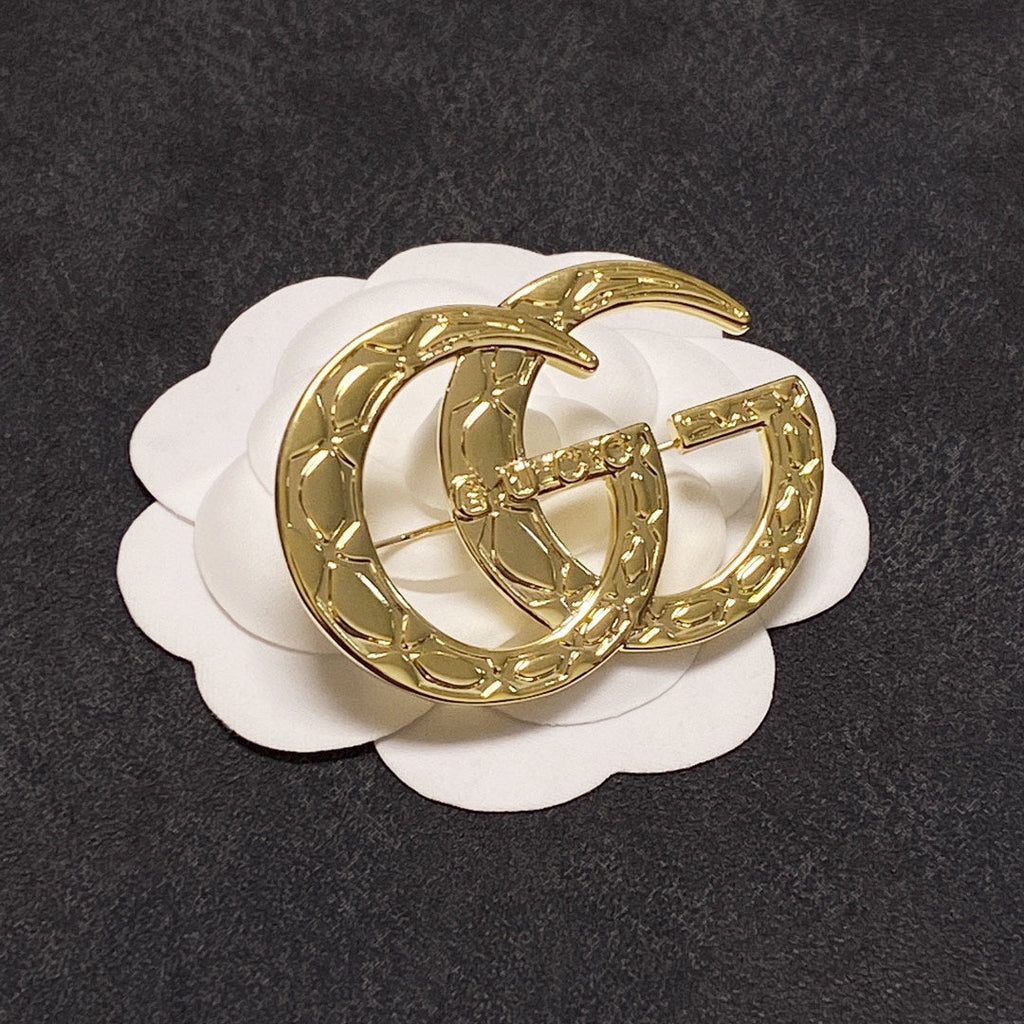 Gucci Double 18K Gold Brooch product image 4, provided for visual reference and product detail review