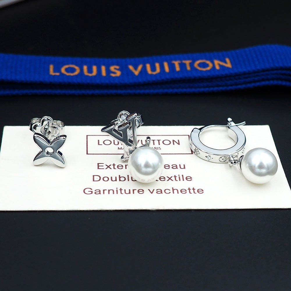 Louis Vuitton Monogram Pearls 18K Gold Earrings product image 2, provided for visual reference and product detail review