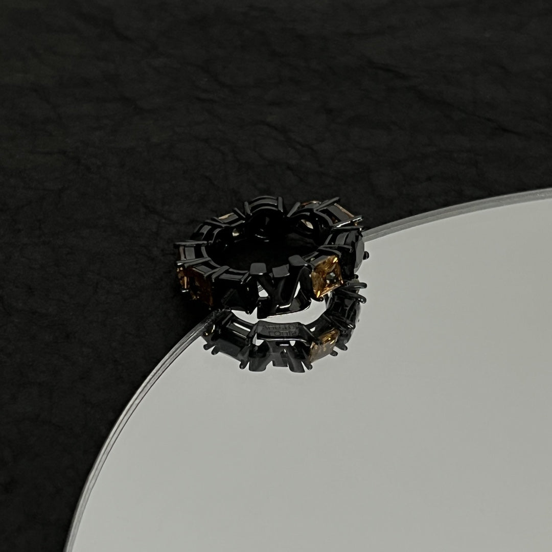 Louis Vuitton Light Crystals 18K Gold Ring product image 8, provided for visual reference and product detail review