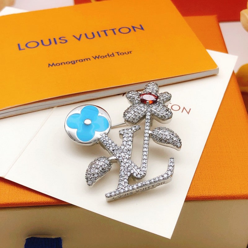 Louis Vuitton Blooming 18K Gold Brooch product image 9, provided for visual reference and product detail review