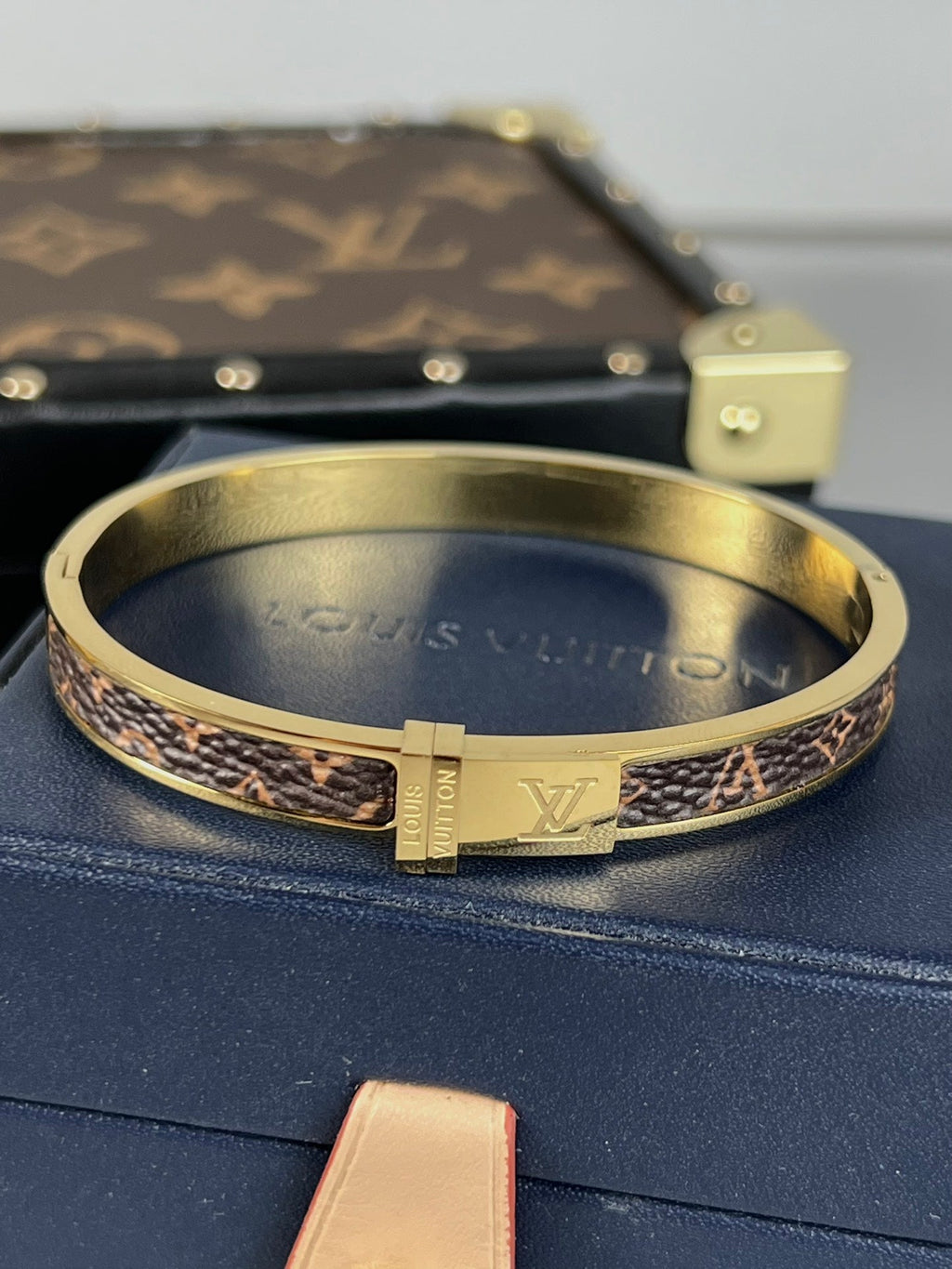 Louis Vuitton Leather 18K Gold Bracelet product image 2, provided for visual reference and product detail review