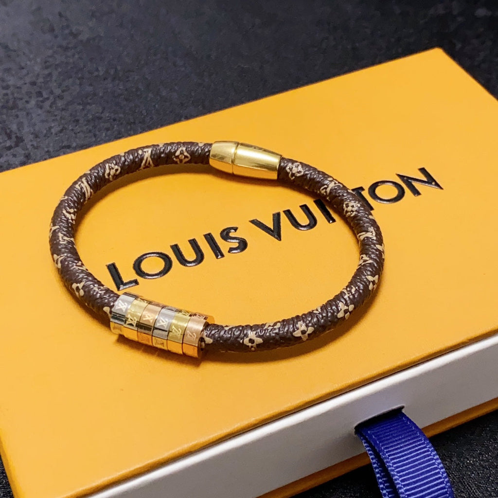 Louis Vuitton Monogram 18K Gold Bracelet product image 1, provided for visual reference and product detail review