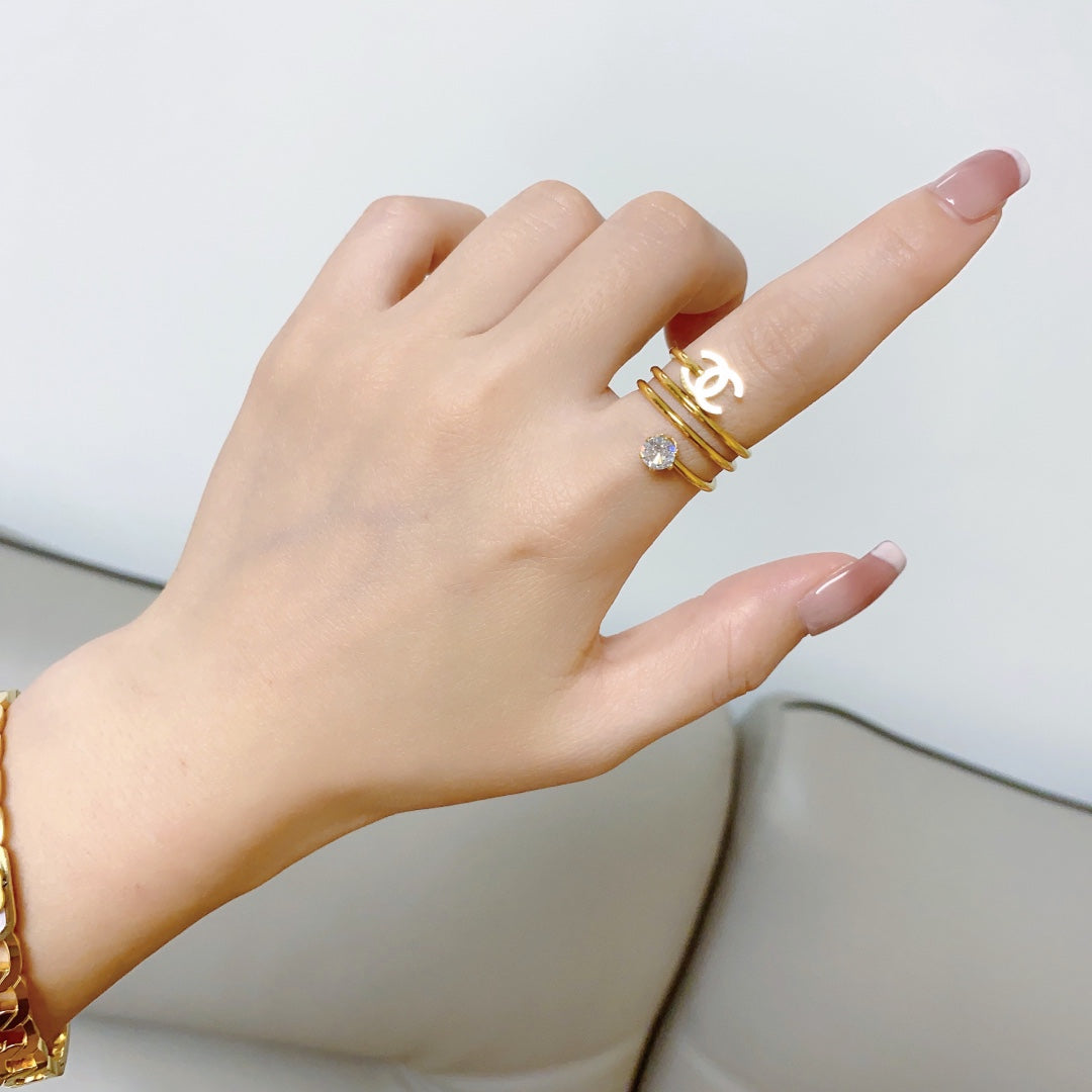 Chanel Vintage Pearl 18K Gold Ring product image 5, provided for visual reference and product detail review