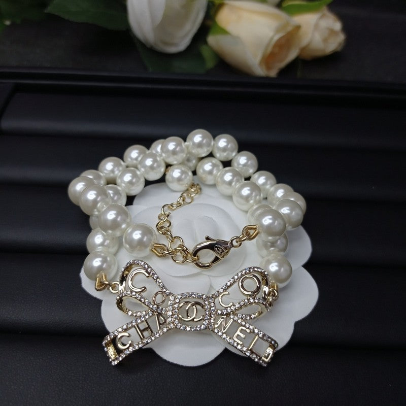 Chanel Bow Pearl 18K Gold Necklace product image 5, provided for visual reference and product detail review