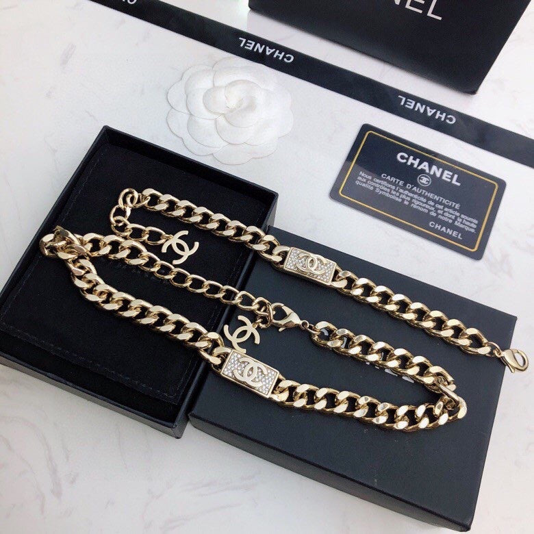 Chanel Diamonds Chain 18K Gold Necklace product image 3, provided for visual reference and product detail review