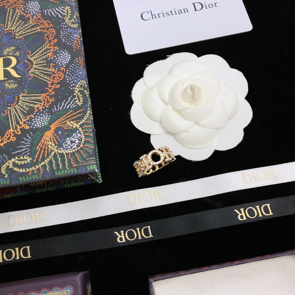 Dior Revolution Chain 18K Gold Ring product image 3, provided for visual reference and product detail review