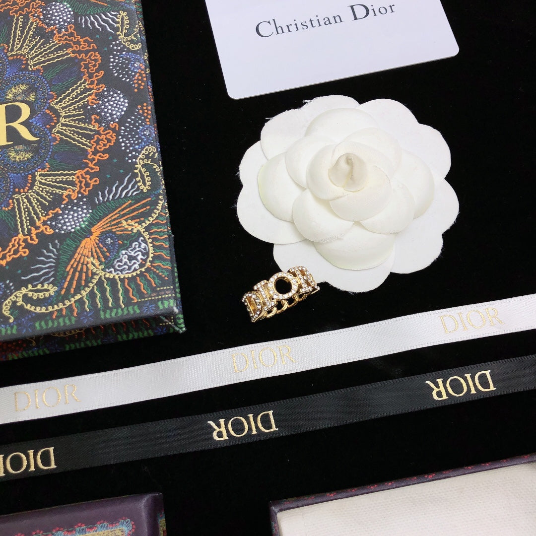 Dior Revolution Chain 18K Gold Ring product image 3, provided for visual reference and product detail review